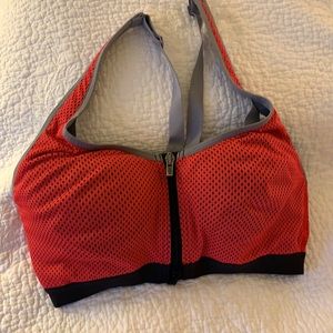 Victoria’s Secret front close sports bra